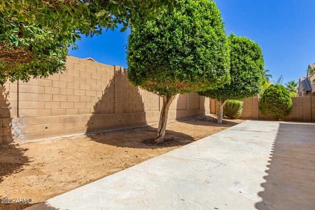 Building Photo - Gorgeous 4 Bedroom Home w/Energy Saving Solar