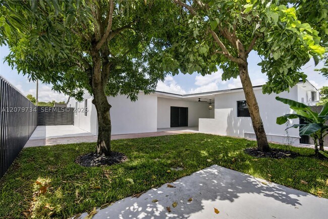 Building Photo - 1011 NW 30th Pl