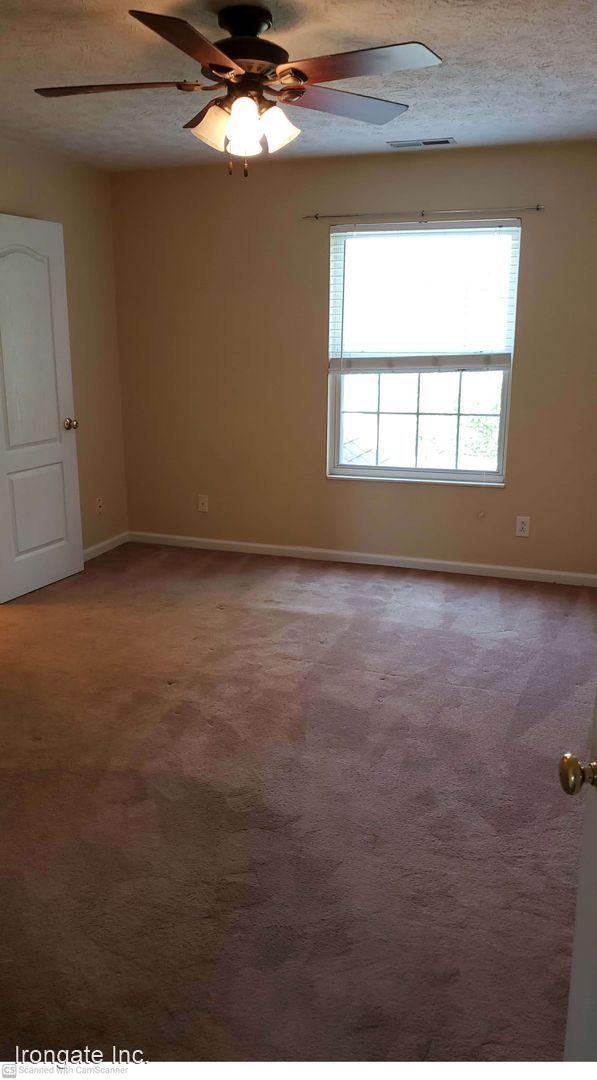 Building Photo - 4 br, 2.5 bath House - 1058 Whitetail Dr