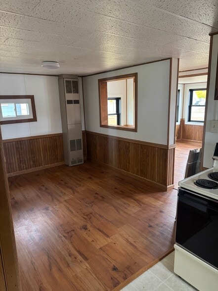 Building Photo - 635 11th St