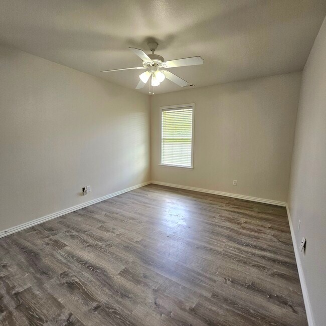 Building Photo - 550 McKissic Spring Rd