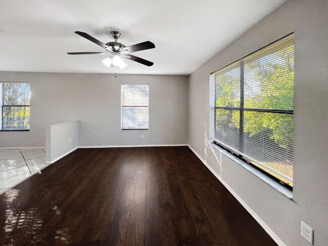 Building Photo - Cozy Inside, Spacious Outside: Fort Myers 2 Bed / 1 Bath + Giant Lawn + W/D Hookups — Pets Accepted