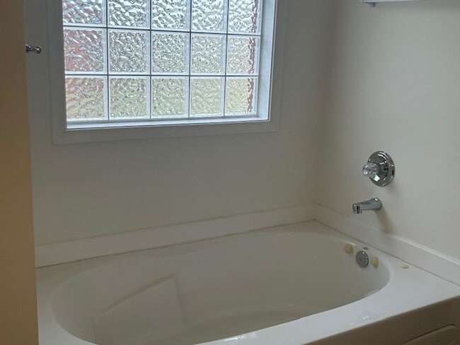 Building Photo - 4236 N Woodstock Dr