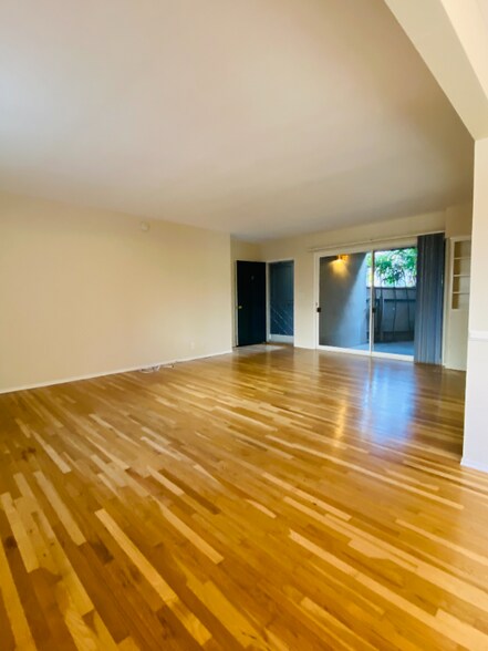 Building Photo - 283 S El Molino Ave
