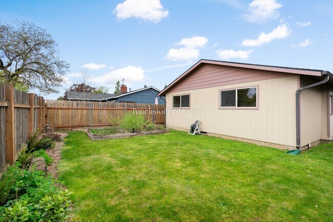 Building Photo - Quaint 3BD/1BA Home Near Mt. Tabor