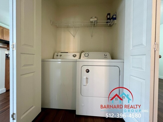 Building Photo - Available Now: Bright and Inviting 2 Bed, ...