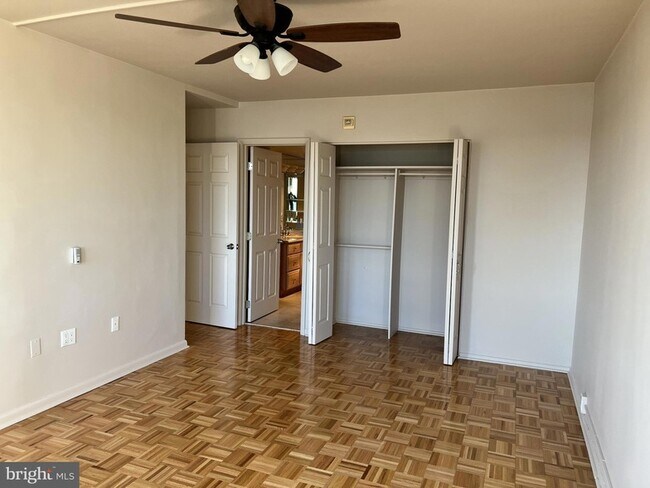 Building Photo - 200 Locust St