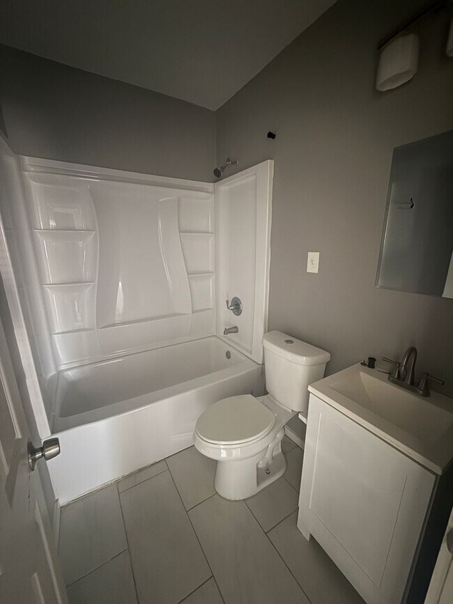 Building Photo - Cozy 3-Bedroom Home in Detroit