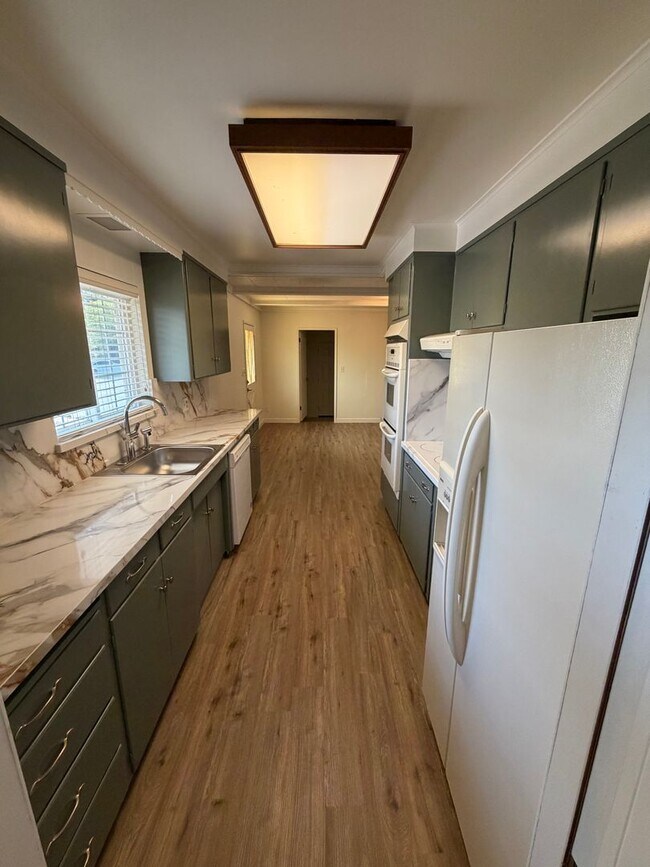 Building Photo - Remodeled home