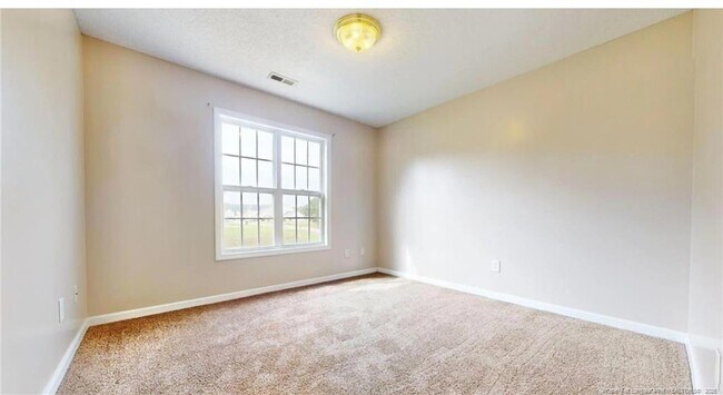 Building Photo - 10 Valley View Ct