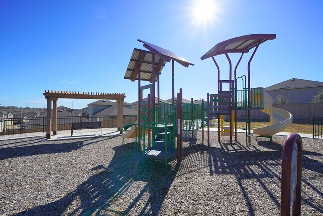 Building Photo - Like-New Home in Applewood Neighborhood. Realtor Commission: $600