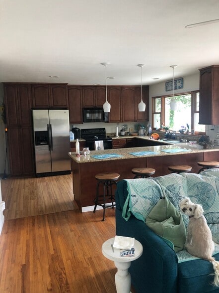 Kitchen - 13101 Harbor Ln