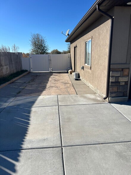 Building Photo - 5223 S 4700 W