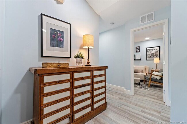 Building Photo - 310 SE Denver Ave