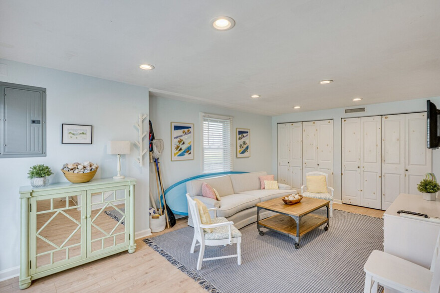 Building Photo - 1718 S Fletcher Ave