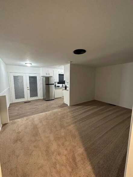 Building Photo - 1402 Chapala Way