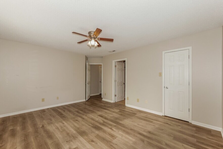 Building Photo - 6241 Amber Valley Ln