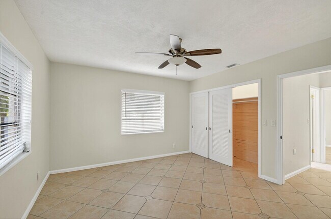 Building Photo - 5009 Spruce Ave