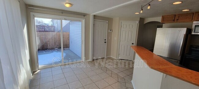 Building Photo - 495 Calle Entrada