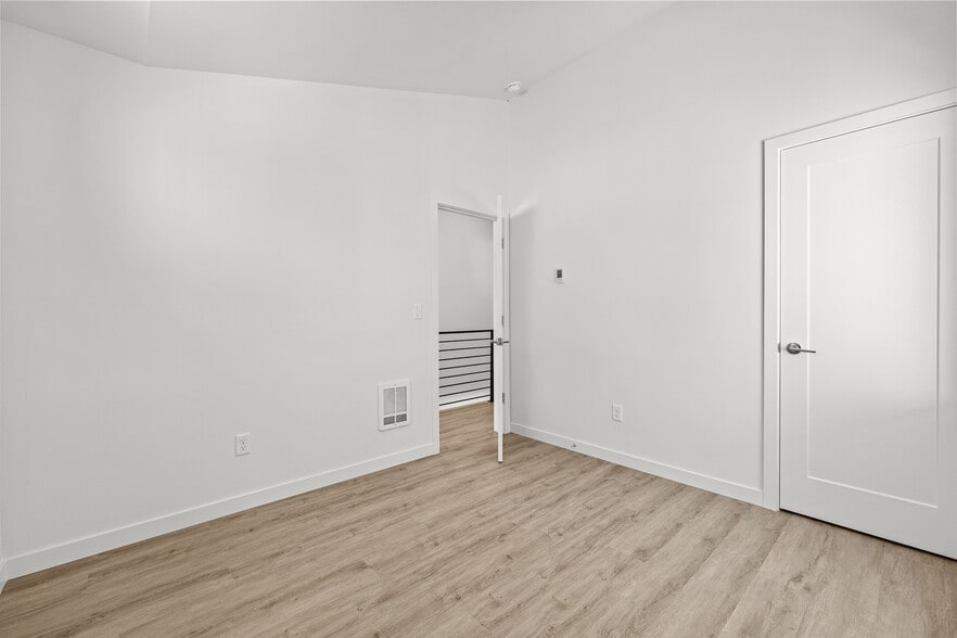 Building Photo - 2544 NE 143rd St