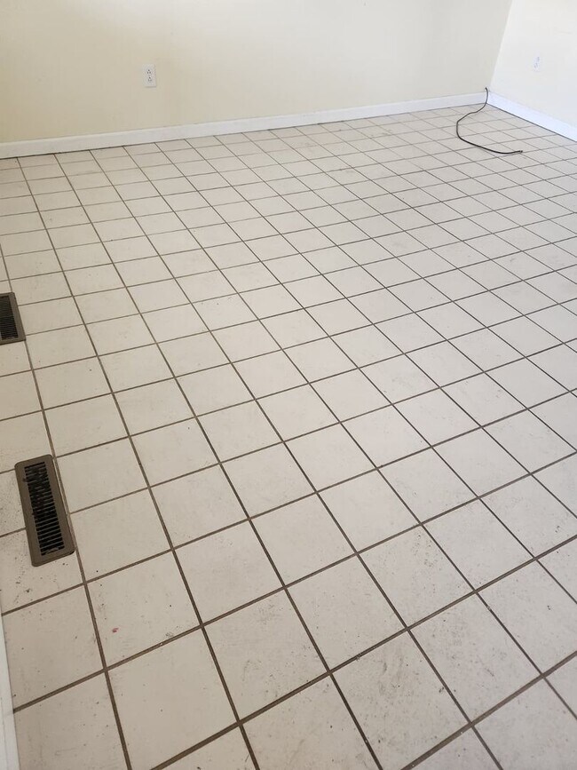 Building Photo - 413-415-415 N 6th Ave