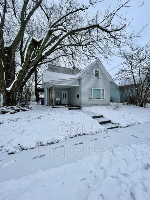 Primary Photo - 717 W State St