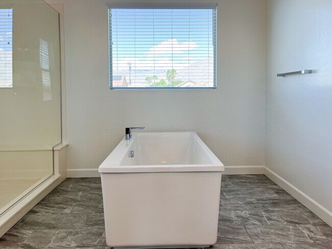 Building Photo - Exquisite Luxury Rental in Prestigious Gated Tule Springs Community