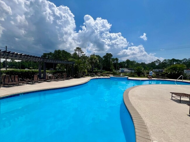 Building Photo - Waterfront Fully Furnished Condo!