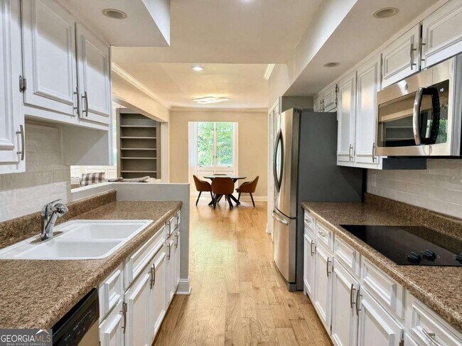 Building Photo - 37 Willow Glen NE