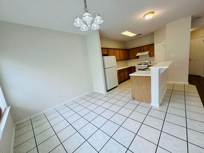 Building Photo - Awesome 3 Bed 2 Bath! Large Texas size home
