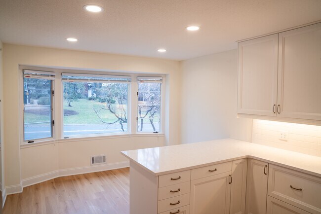 Building Photo - 3938 W 49th St