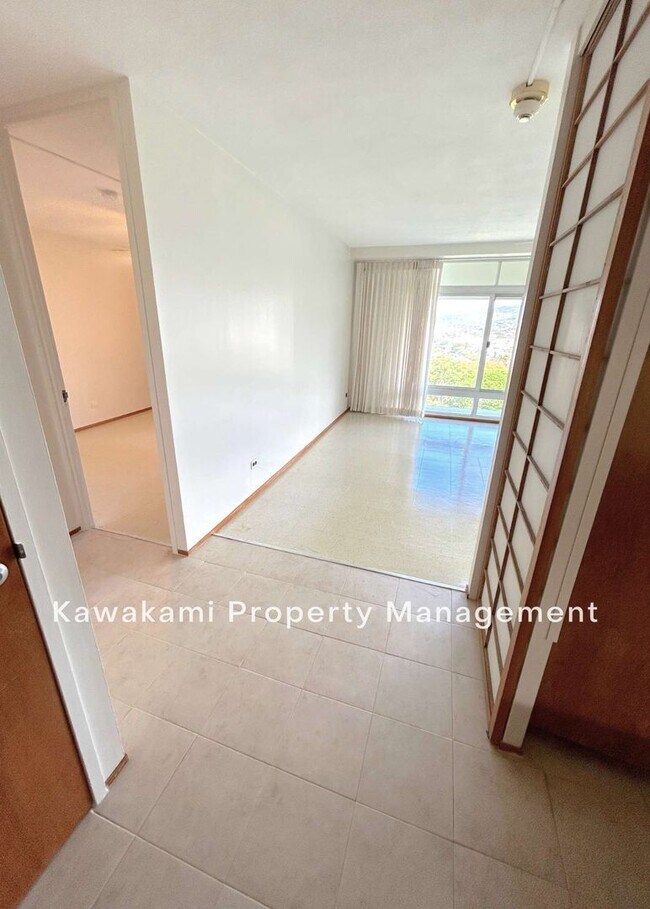 Building Photo - 18th Floor Queen Emma Gardens Apartment - ...