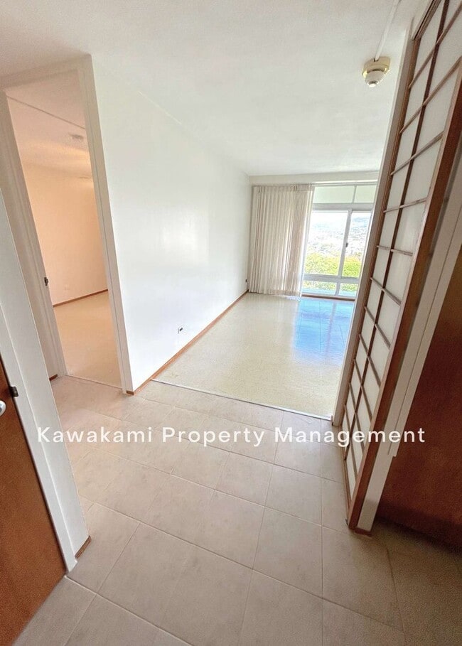 Building Photo - 18th Floor Queen Emma Gardens Apartment -  Spectacular Views, Amenities, & 2 Parking Stalls