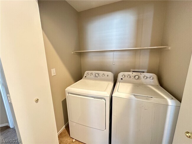 Building Photo - 5244 Ladyhawk Way