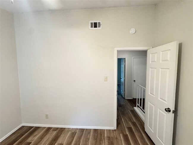 Building Photo - 3822 Southway Dr