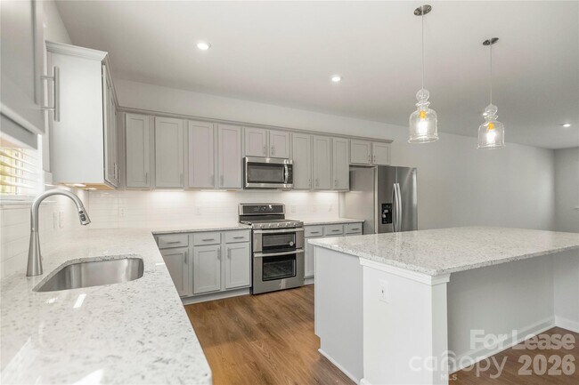 Building Photo - 7113 Brookview Ln