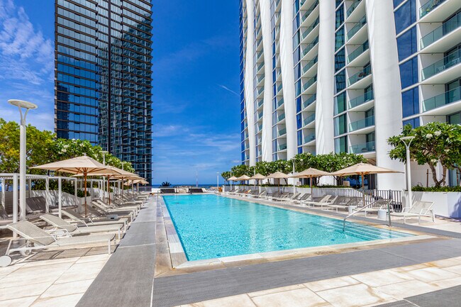 Building Photo - 1000 Auahi St