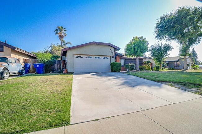 Building Photo - Great Laurelglen Home!