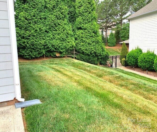 Building Photo - 126 Cloister Ln