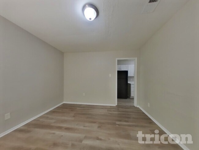 Building Photo - 6511 Grey Oaks Dr