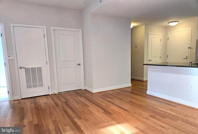 Building Photo - 155 Potomac Passage