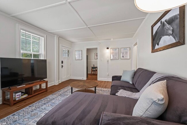 Building Photo - 38 George St