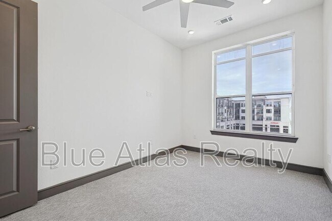 Building Photo - 2700 Old Denton Rd