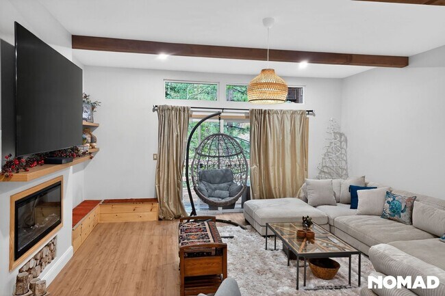 Building Photo - Charming 3BR Duplex in Incline Village