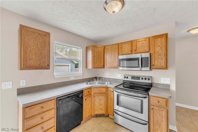 Building Photo - 1218 W 24th St