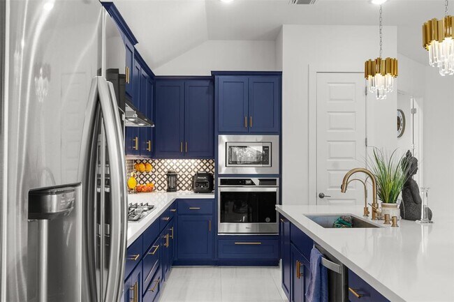 Building Photo - 3808 Sandhill Crane Dr