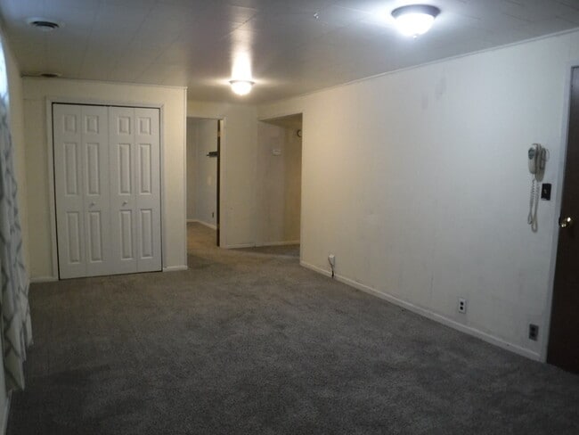 Building Photo - 556 Montana Ave