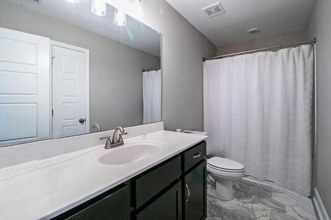 Building Photo - 2646 Scott Dr