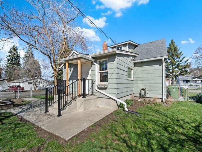 Building Photo - Modern & Cozy Retreat in Spokane – Prime Location Near Downtown
