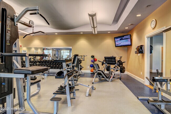 Building Photo - 3253 Gardenwood Dr
